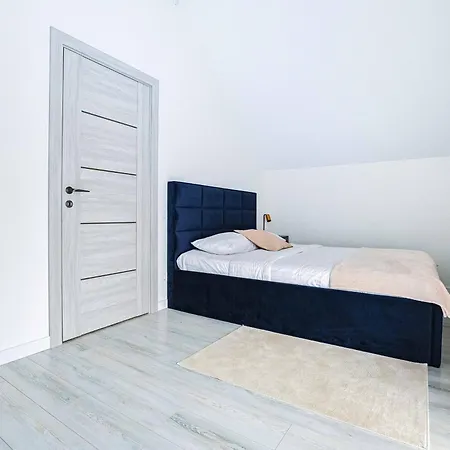 Apartment 2bd/apt Private Hot Tub/terrace, By Cohost *