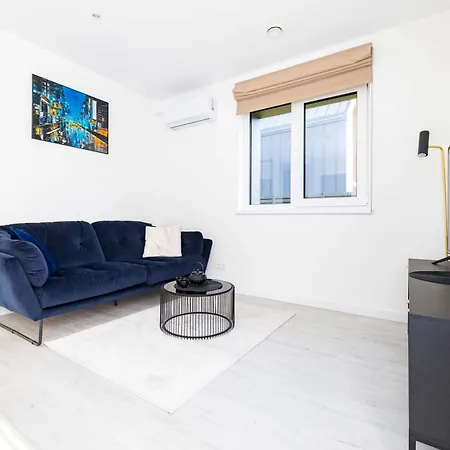 2bd/apt Private Hot Tub/terrace, By Cohost Apartment