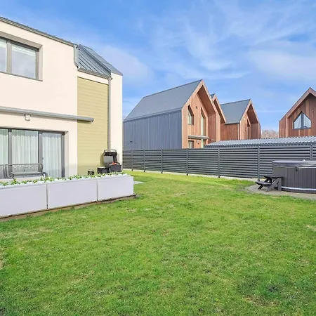 2bd/apt Private Hot Tub/terrace, By Cohost Apartment Palanga